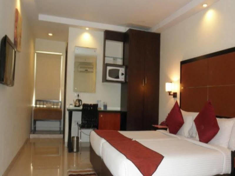 Hotel Kens Hyderabad Esterno foto