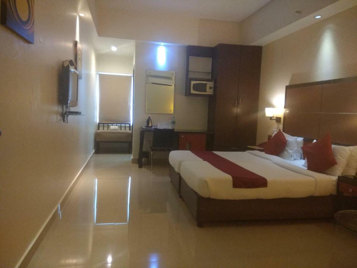 Hotel Kens Hyderabad Esterno foto